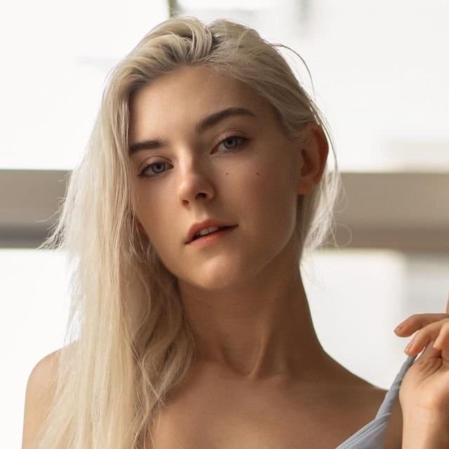 Eva Elfie